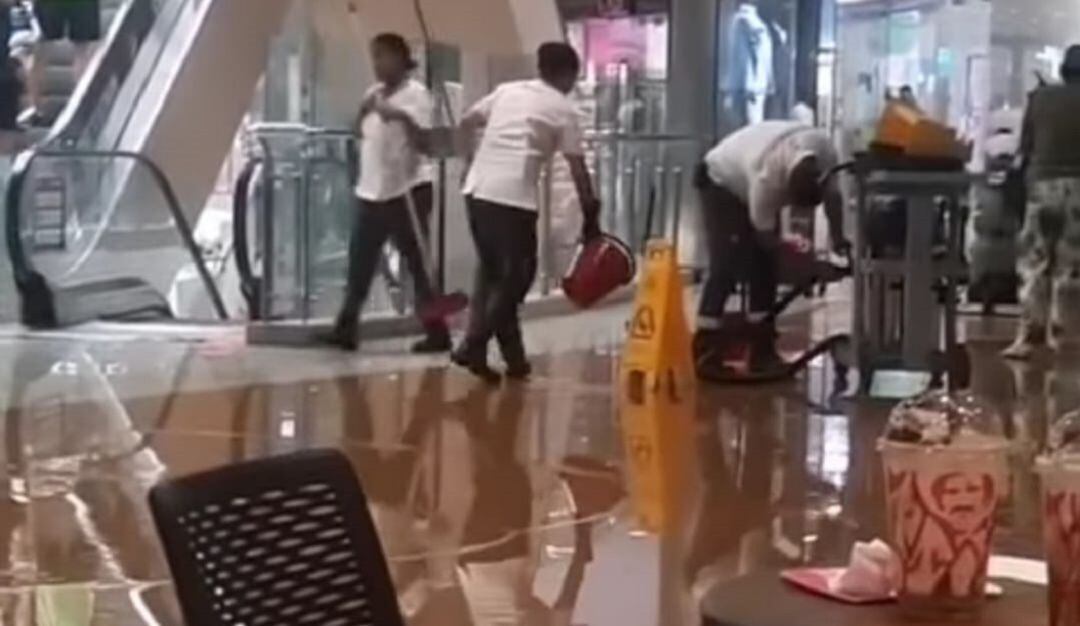 Trabajadores del centro comercial 