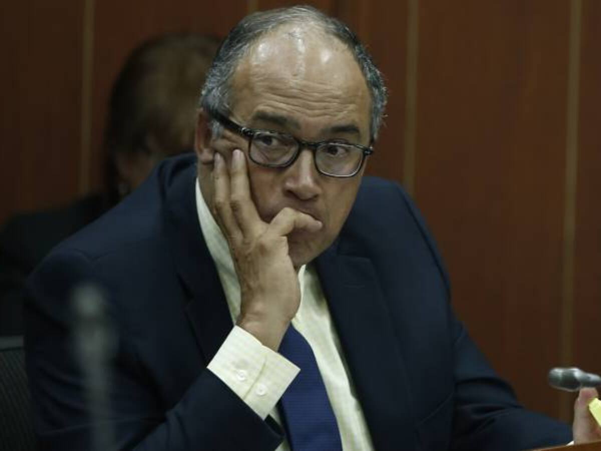 Presidente de Ecopetrol presenta disculpas por sobrecostos en Reficar