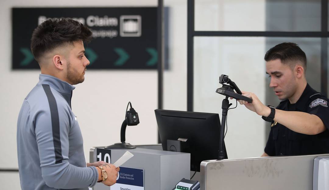 Reconocimiento facial en un aeropuerto de Miami (Estados Unidos).             Foto: Getty 