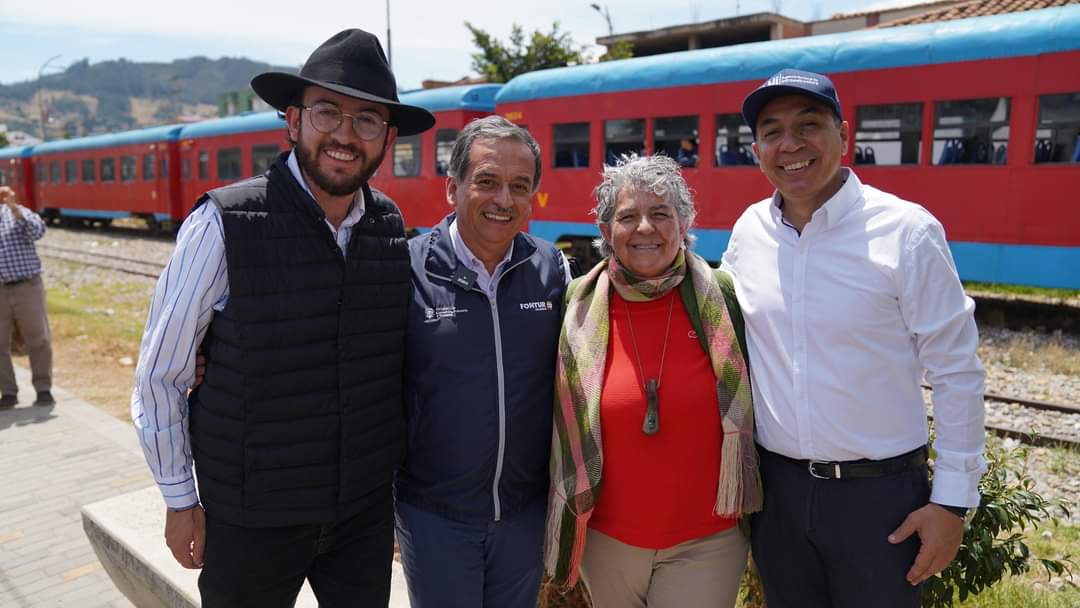 La directora de Artesanías de Colombia, Adriana Mejía, hizo parte de recorrido turístico junto al alcalde de Duitama, José Luis Bohórquez, el gerente de Fontur, Álvaro Balcázar y el ministro de Transporte, William Camargo / Foto: Suministrada.
