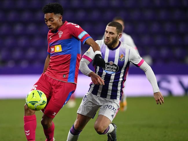 Johan Mojica debutó en el Elche CF de la Liga de España.