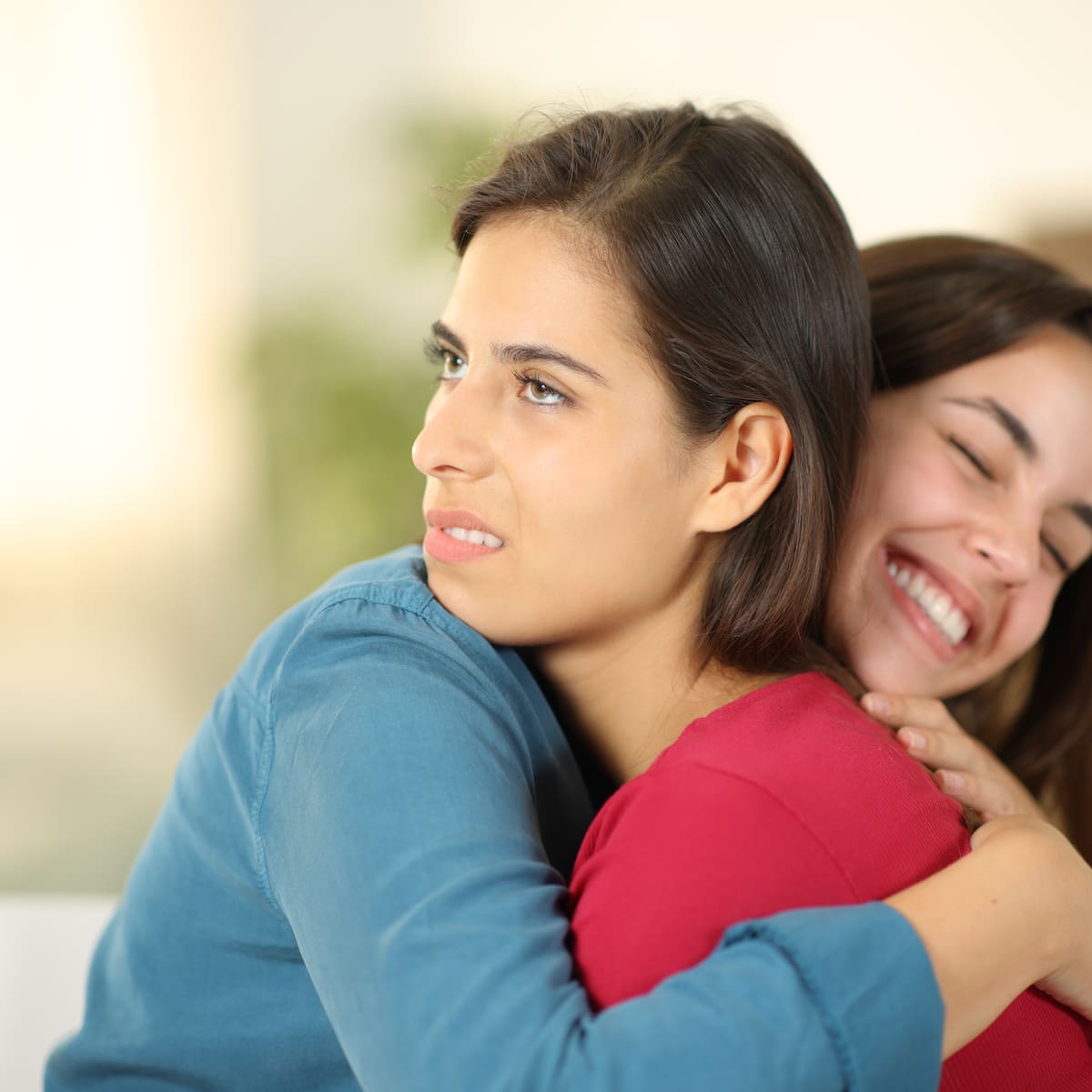 ¿Qué significa cuando una persona evita el contacto físico y los abrazos?: esto dice la IA