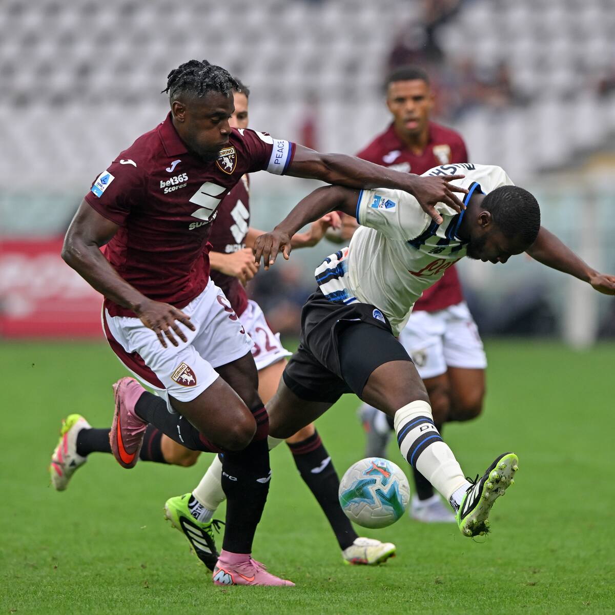Duván Zapata falló un penalti en su regreso a la Serie A tras casi un año ausente por lesión
