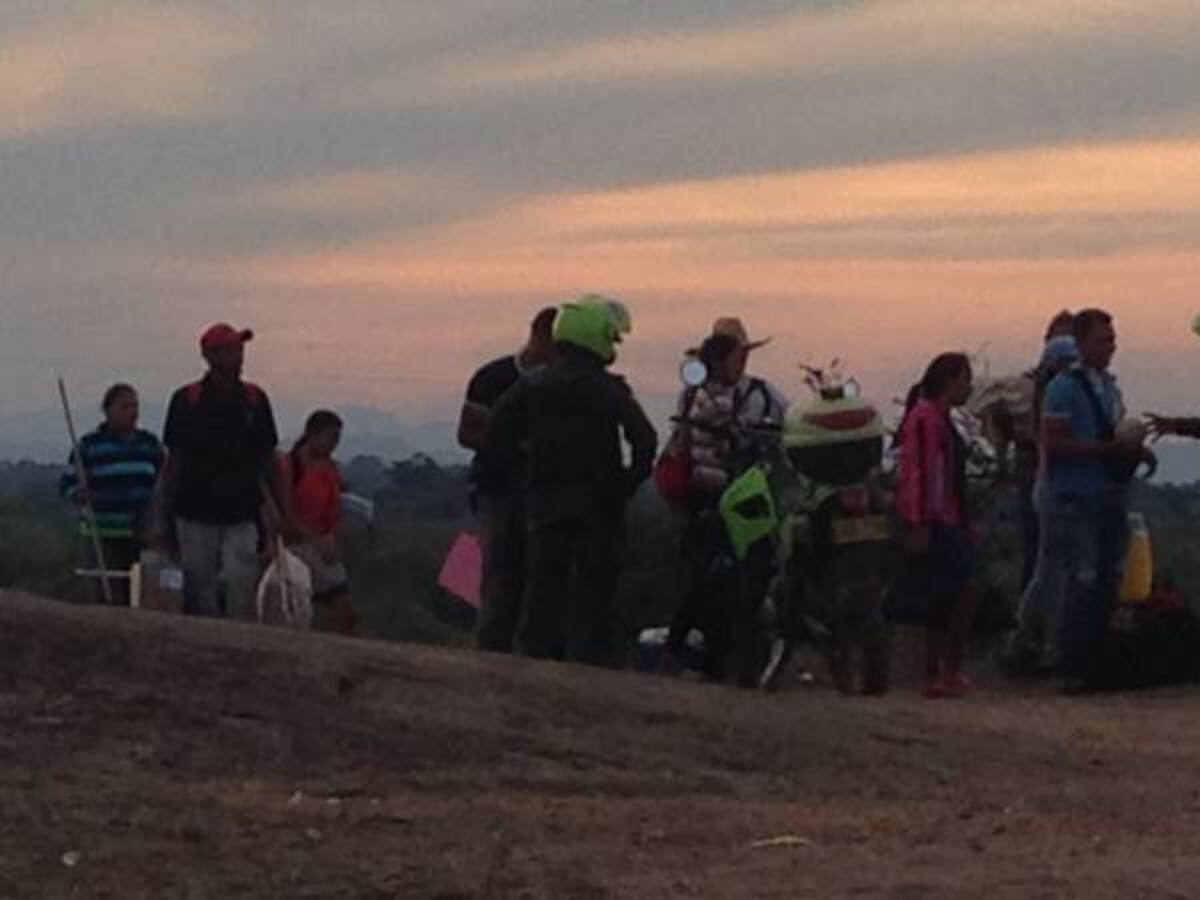 Venezolanos “se las ingenian” para cruzar la frontera