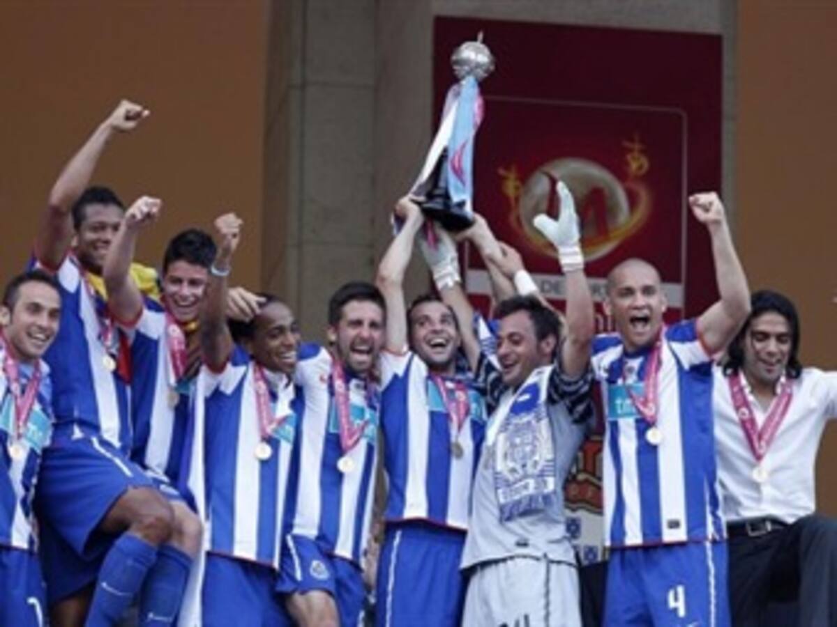 Oporto ganó la Supercopa de Portugal tras vencer 2-1 a Vitória Guimaraes