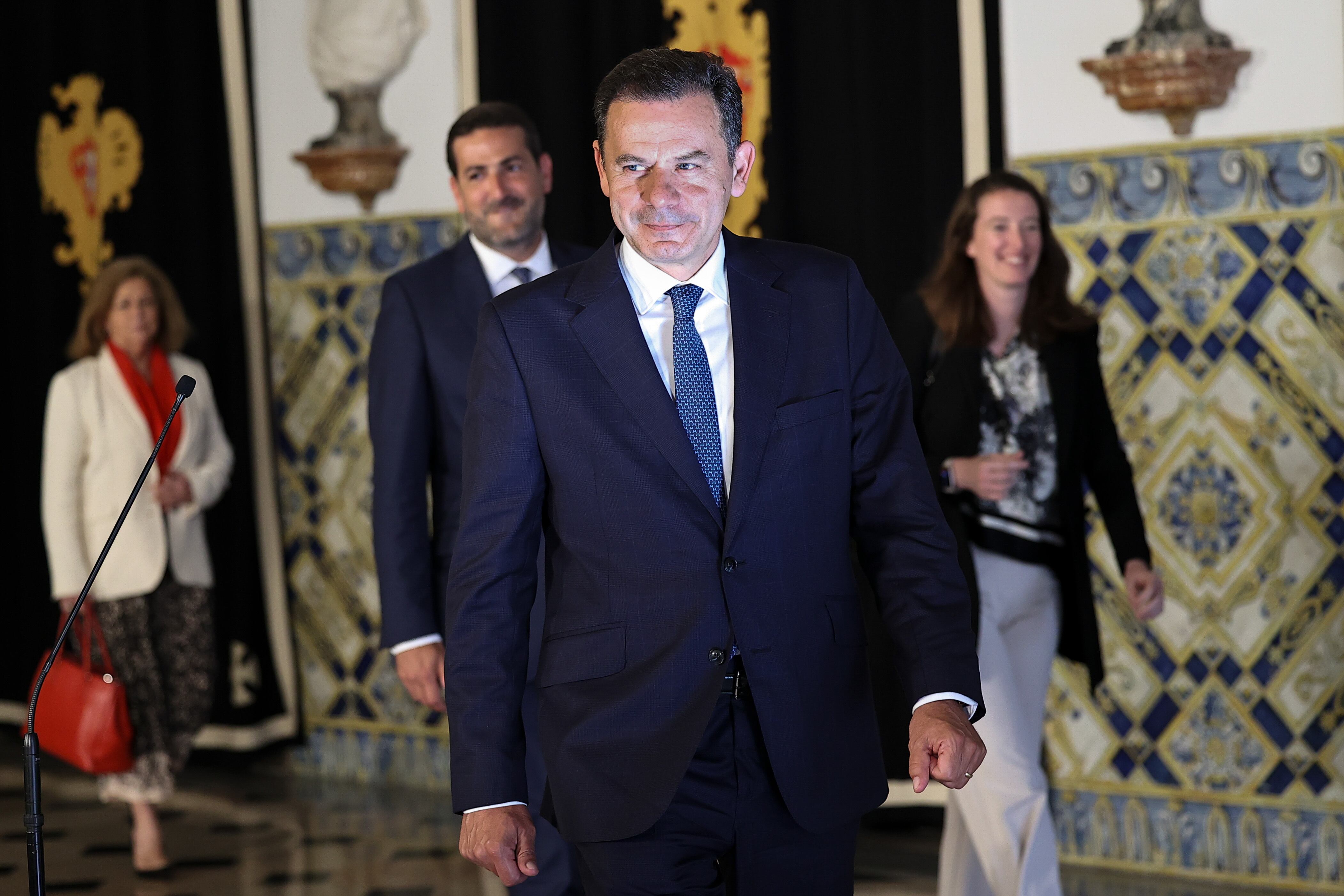 Lisbon (Portugal), 29/05/2025.- Portuguese Prime Minister and Social Democratic Party (PSD) president, Luis Montenegro (C), flanked by Hugo Soares (C-L), after the meeting with the Portuguese President Marcelo Rebelo de Sousa (not pictured) to discuss the results of the legislative elections at Belem Palace, in Lisbon, Portugal, 29 May 2025. Portugal held a snap legislative election on 18 May 2025. (Elecciones, Lisboa) EFE/EPA/ANTONIO COTRIM