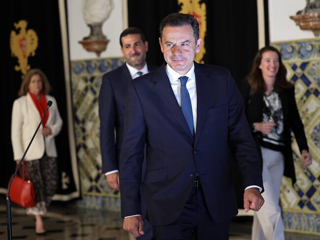 Lisbon (Portugal), 29/05/2025.- Portuguese Prime Minister and Social Democratic Party (PSD) president, Luis Montenegro (C), flanked by Hugo Soares (C-L), after the meeting with the Portuguese President Marcelo Rebelo de Sousa (not pictured) to discuss the results of the legislative elections at Belem Palace, in Lisbon, Portugal, 29 May 2025. Portugal held a snap legislative election on 18 May 2025. (Elecciones, Lisboa) EFE/EPA/ANTONIO COTRIM