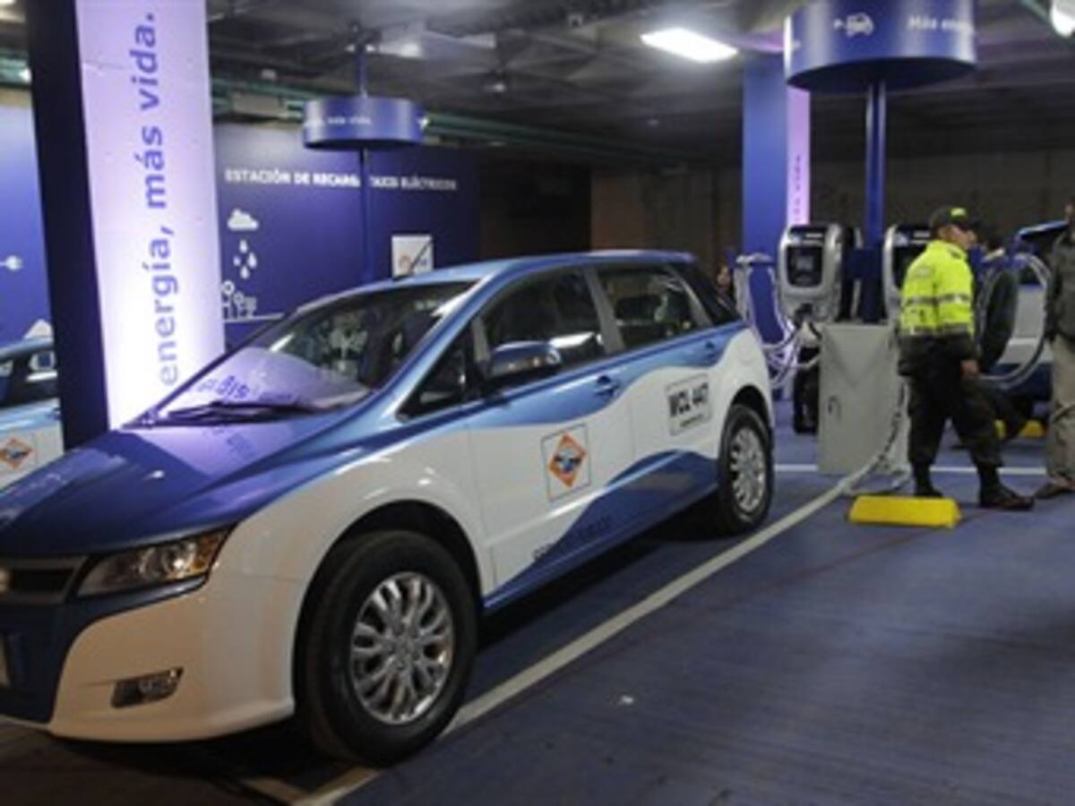 Los taxis eléctricos son una realidad en Bogotá