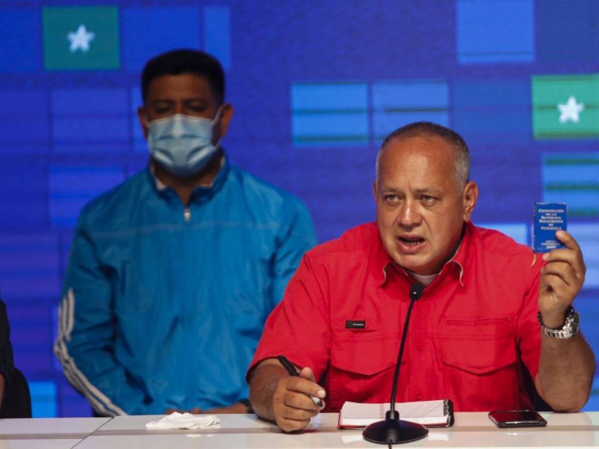 “No van a venir a mandarnos”: la advertencia de Diosdado a observadores