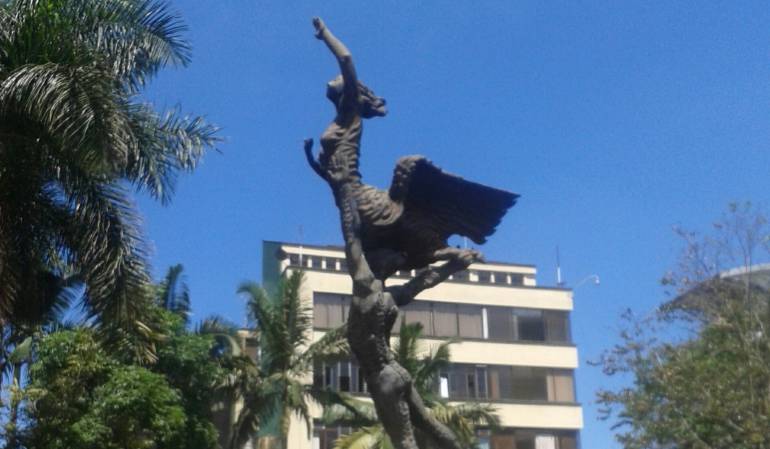 Desde las 5:20AM hasta las 9:00AM Toda la información local en Caracol Radio