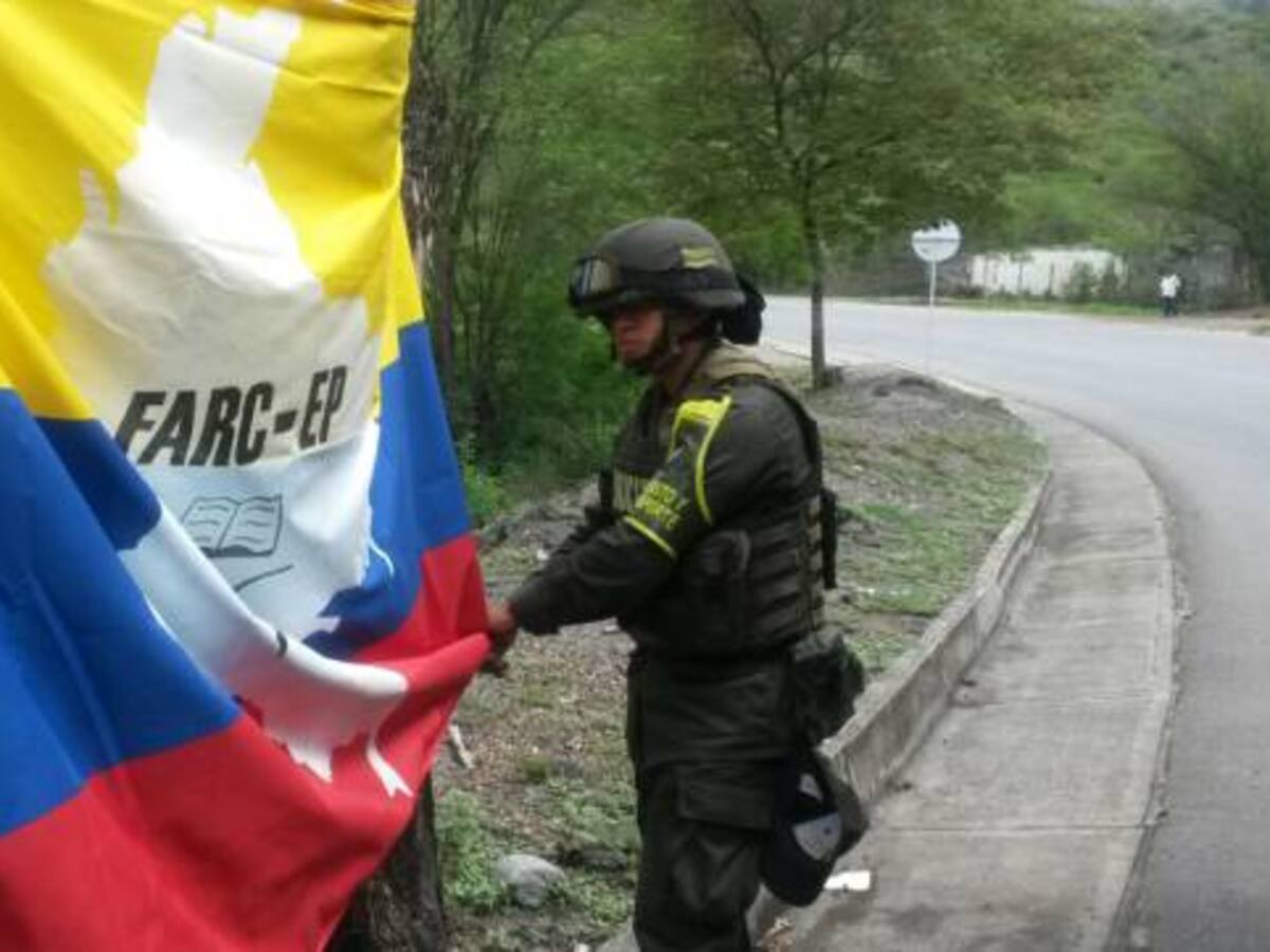 Banderas alusivas a las Farc fueron ubicadas en vías de Nariño