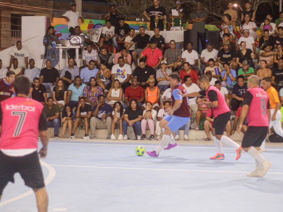 Combo de Lerwis se consagra campeón del Torneo Copa 85 Kg en el Centro Recreacional El Edén