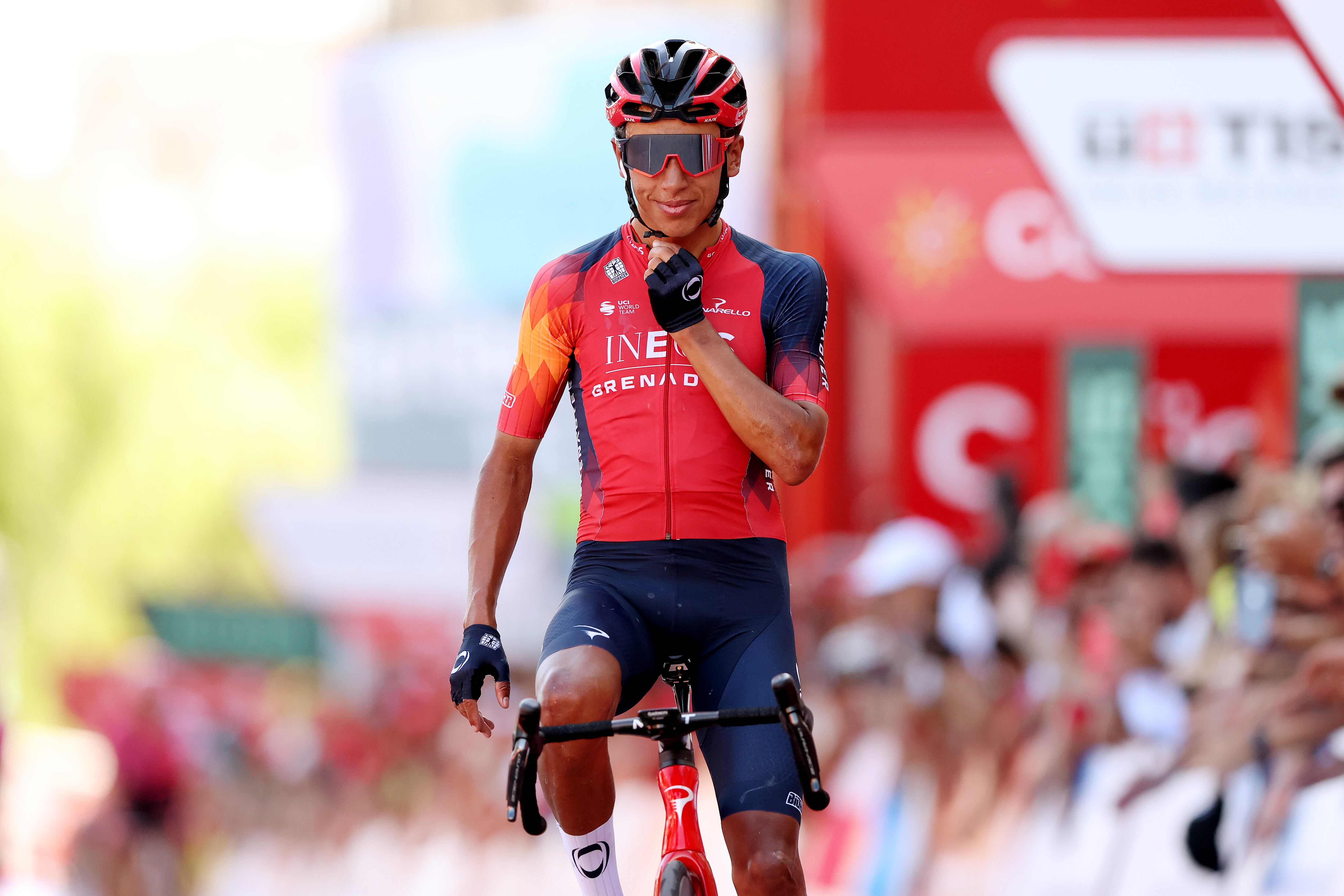 Egan Bernal con el Team INEOS Grenadiers en la Vuelta a España (Photo by Alexander Hassenstein/Getty Images)