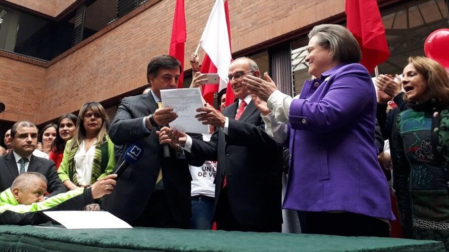 Humberto de la Calle inscribe oficialmente su candidatura presidencial. Foto: Prensa Humberto de la Calle