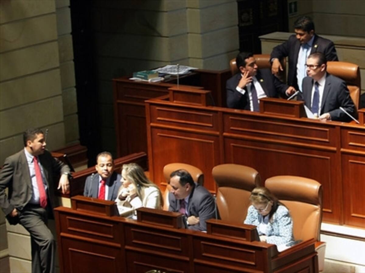 Cámara aprueba en primer debate doble instancia para los congresistas
