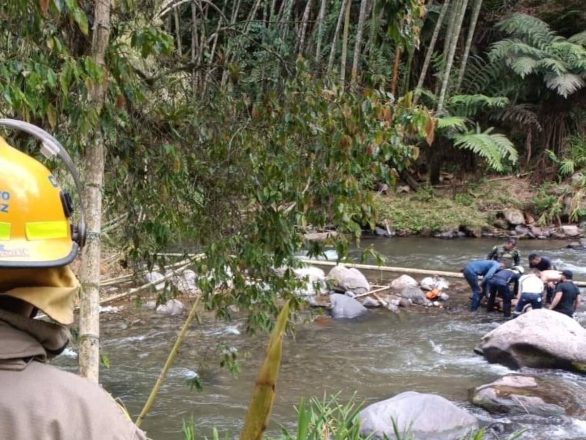 Rescatan el cuerpo de un trabajador de Autopistas del Café en un río de Chinchiná
