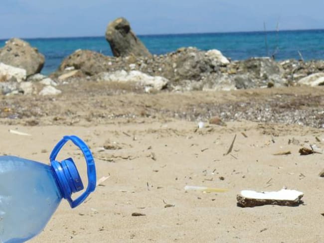 Los mares tienen plásticos suficientes para envolver 400 veces la Tierra