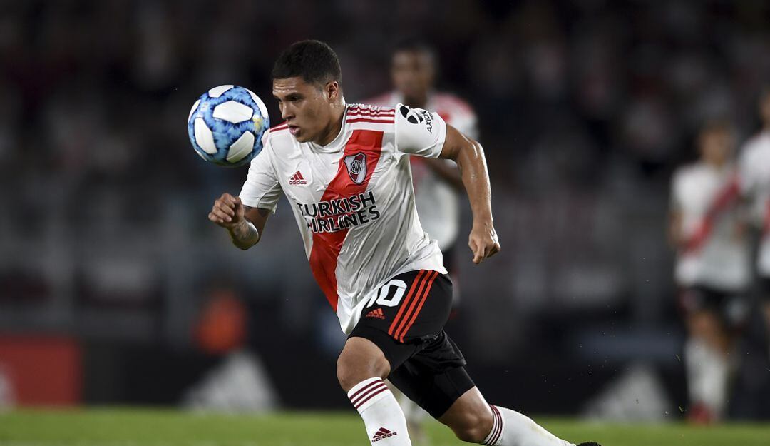 Juan Fernando Quintero jugando para River Plate.
