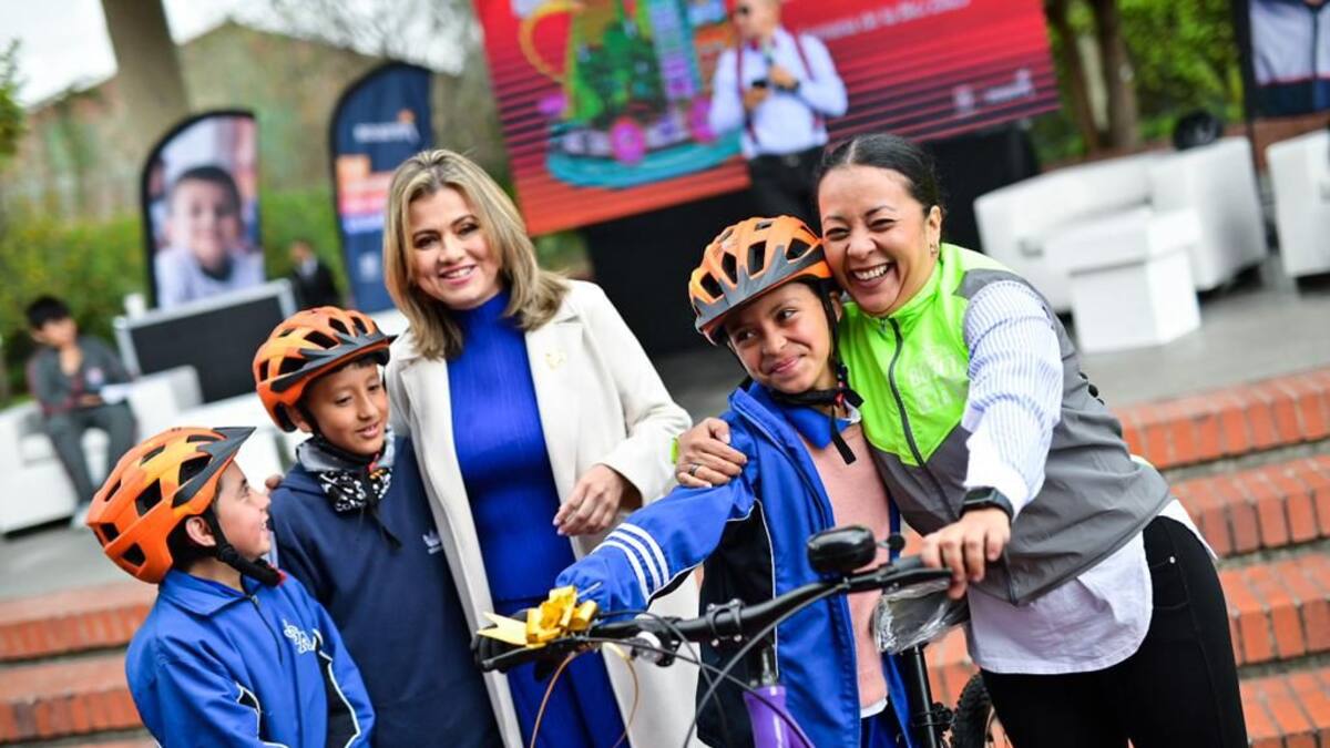 Distrito entregó 1.143 bicicletas a niños de colegios rurales y urbanos en Bogotá