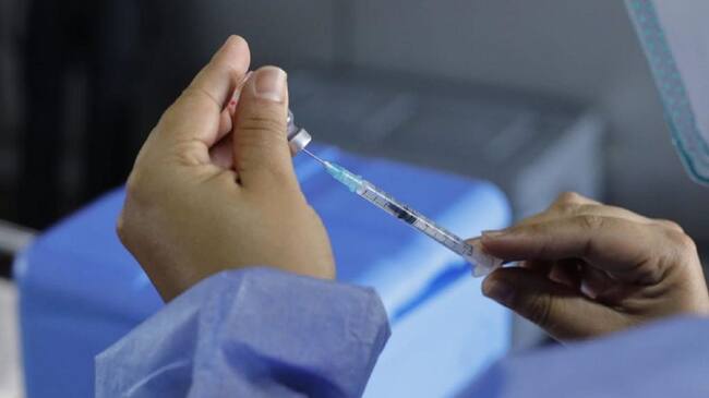 En Medellín unificaron las etapas en los 5 corregimientos y se abrió la vacunación a mayores de 25 años.