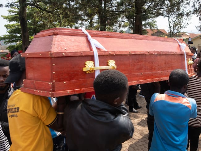 Pallbearers carry a coffin in Bukavu on March 4, 2025 during funeral proceedings of victims of the February 27, 2025 explosions at an M23 movement meeting. Two explosions that rocked a city in eastern DR Congo after a meeting of the Rwanda-backed M23 group on February 27, 2025 have killed at least 11 people and wounded around 60, a hospital source told AFP. A first explosion caused panic, sending spectators fleeing, before a second explosion detonated, with pools of blood visible and abandoned shoes strewn across the scene in the city of Bukavu. (Photo by Amani Alimasi / AFP) (Photo by AMANI ALIMASI/AFP via Getty Images)