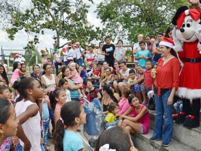 Niños de Armenia recibieron regalos gracias a la caravana de alegría y la navidad