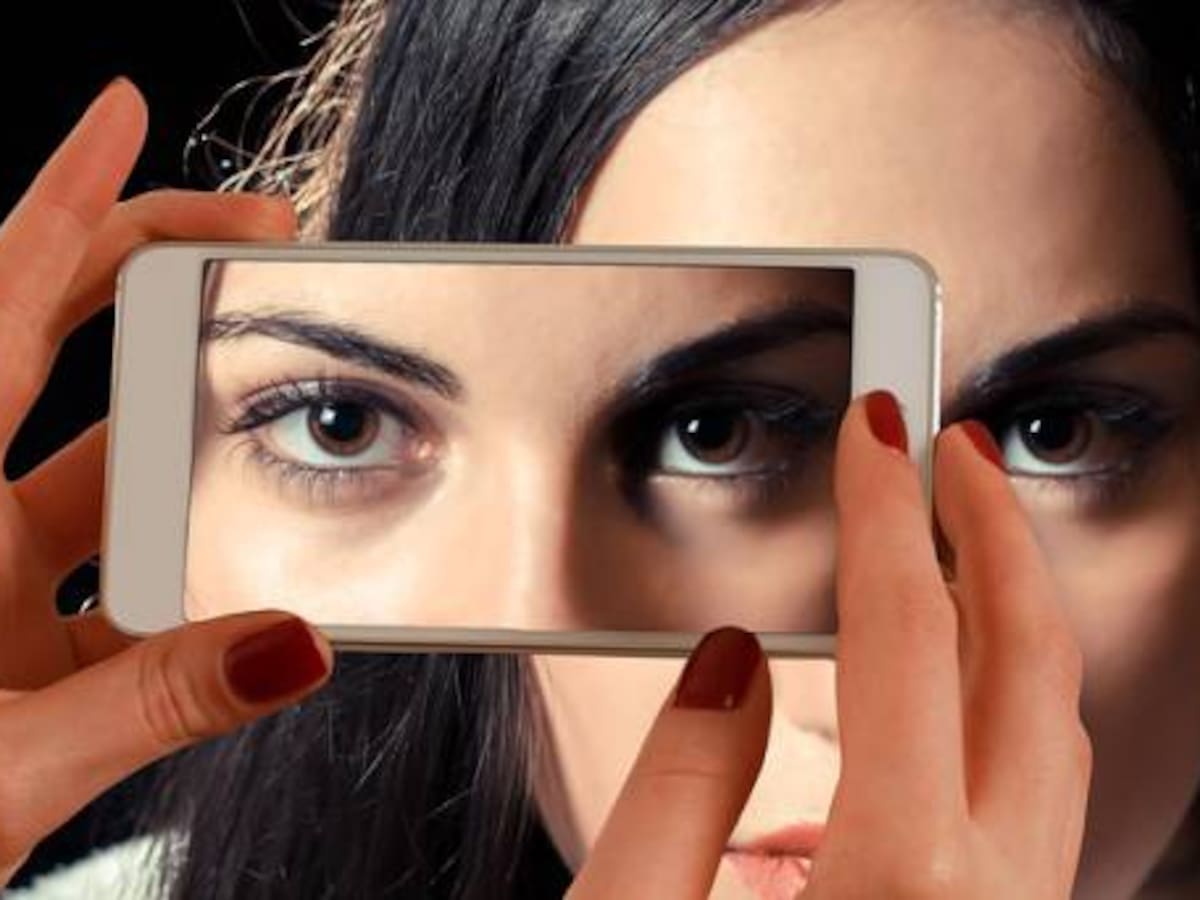 No parpadear lo suficiente es una de las cinco causas de acabar la visión