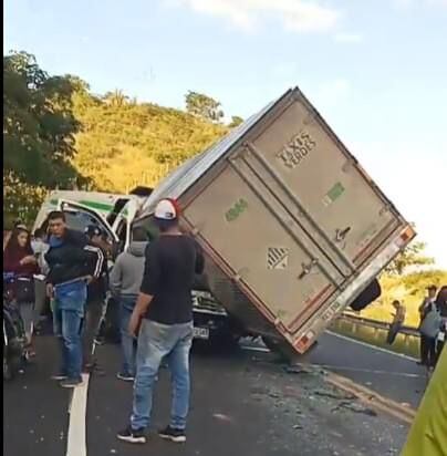 Vía Garzón-Neiva, a la altura del kilómetro 14+200, en el sector conocido como Río Loro