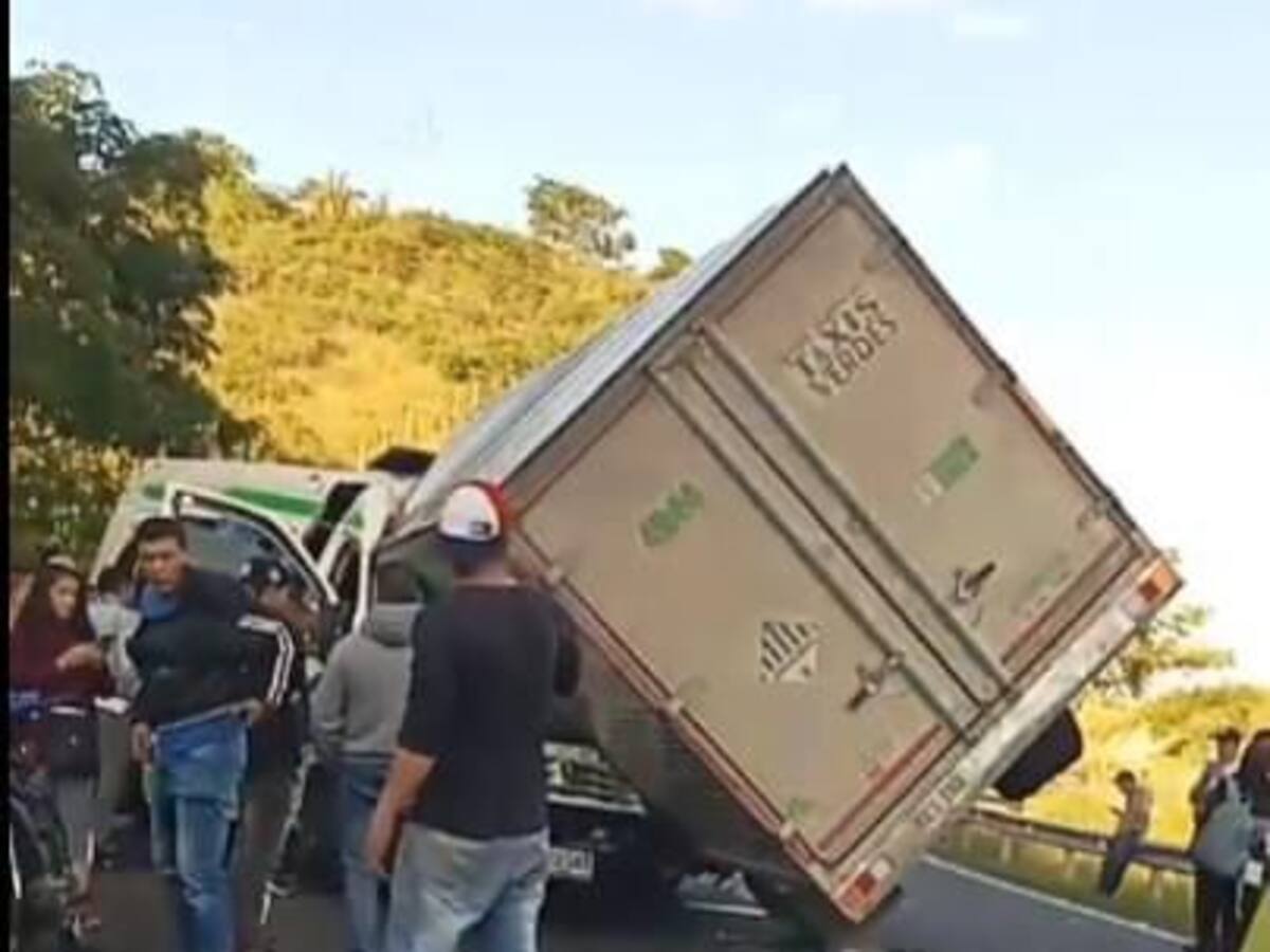 Lamentable accidente en la vía Garzón-Neiva deja un muerto y siete heridos