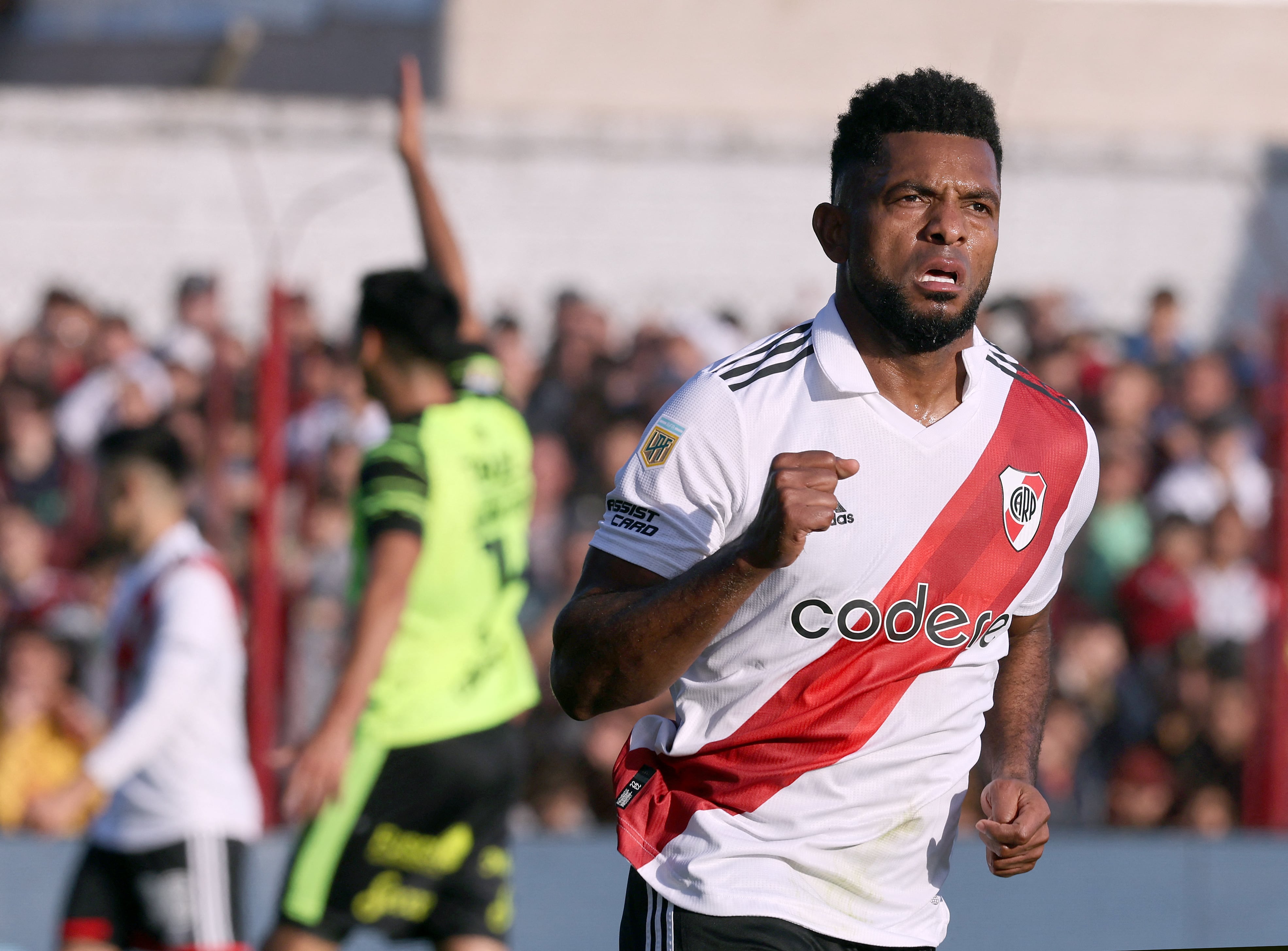 Miguel Borja celebra su gol ante Barracas. (Photo by ALEJANDRO PAGNI / AFP) (Photo by ALEJANDRO PAGNI/AFP via Getty Images)