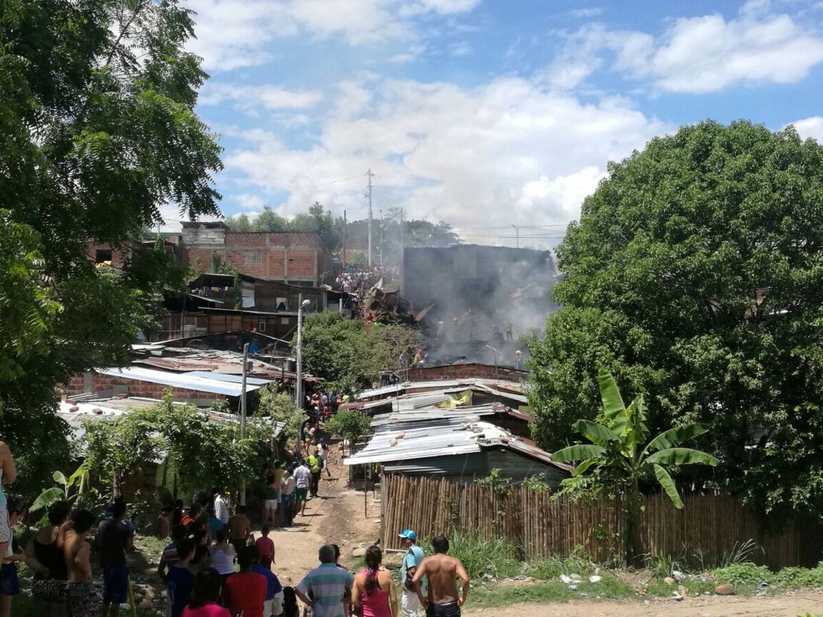 Incendio en el asentamiento Los Andesitos deja tres viviendas destruidas en Neiva
