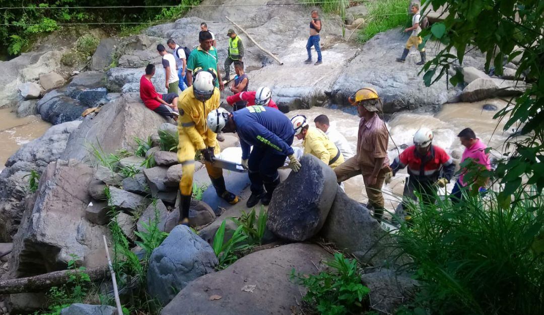Rescate del cuerpo del minero fallecido