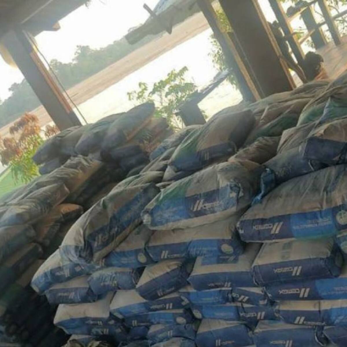 Incautan cemento usado al parecer para procesar drogas en Putumayo