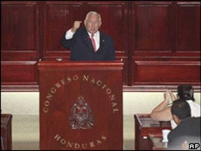 Congreso elige a Roberto Micheletti como nuevo presidente de Honduras tras la expulsión de Manuel Zelaya