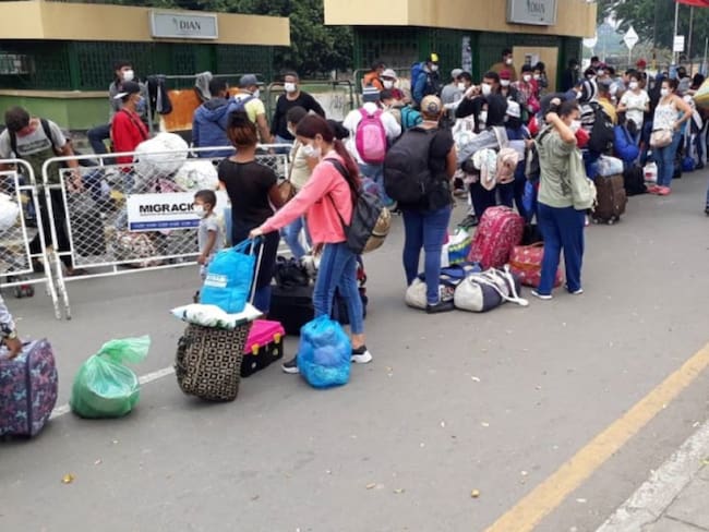1.700 venezolanos están represados en la frontera