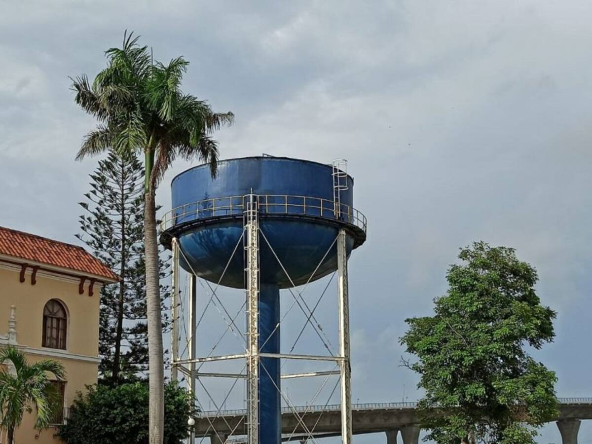 Varios barrios de Barranquilla sin servicio de agua por fuga en una tubería