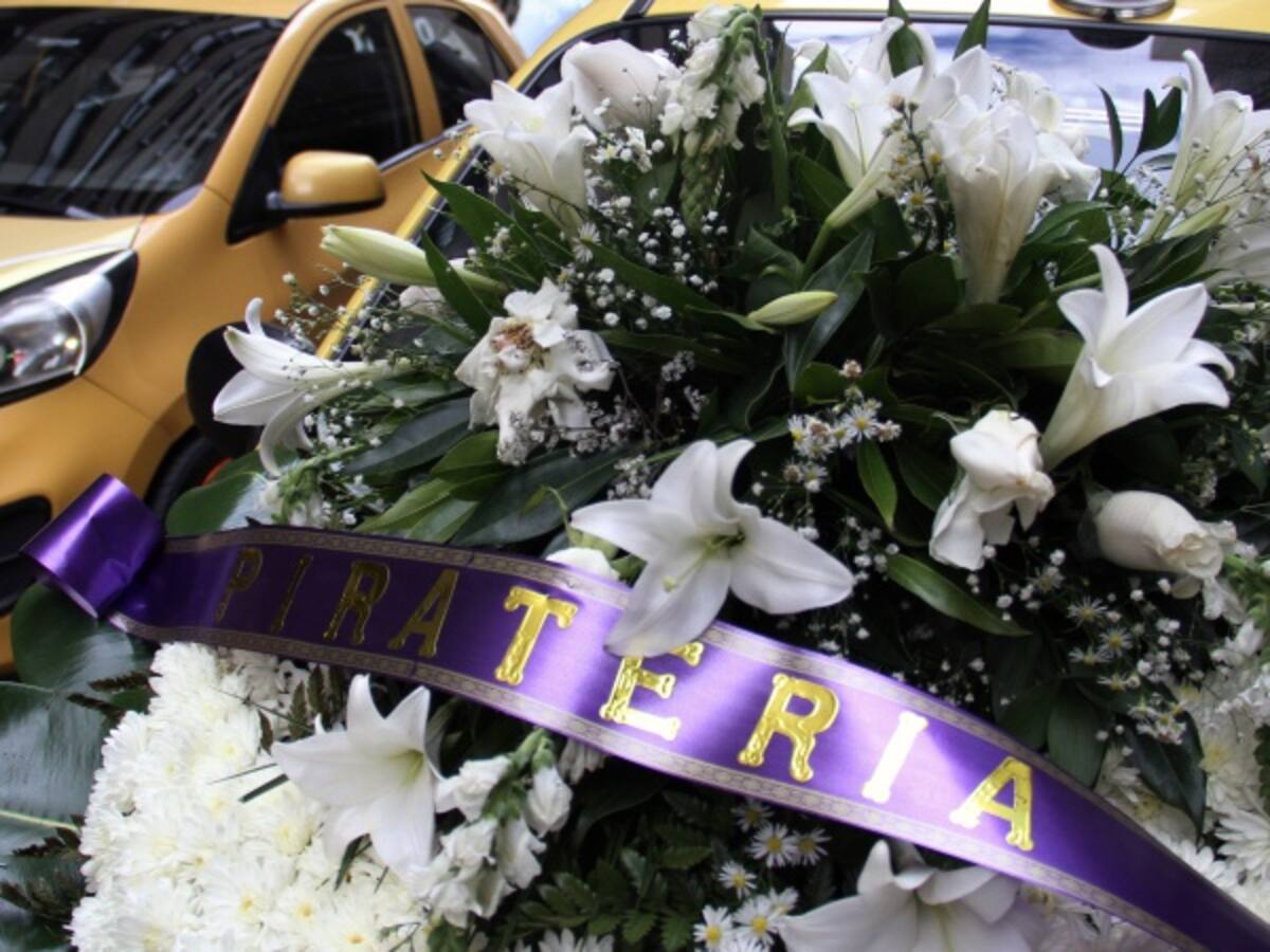 Taxistas bloquearon acceso al aeropuerto El Dorado protestando contra Uber