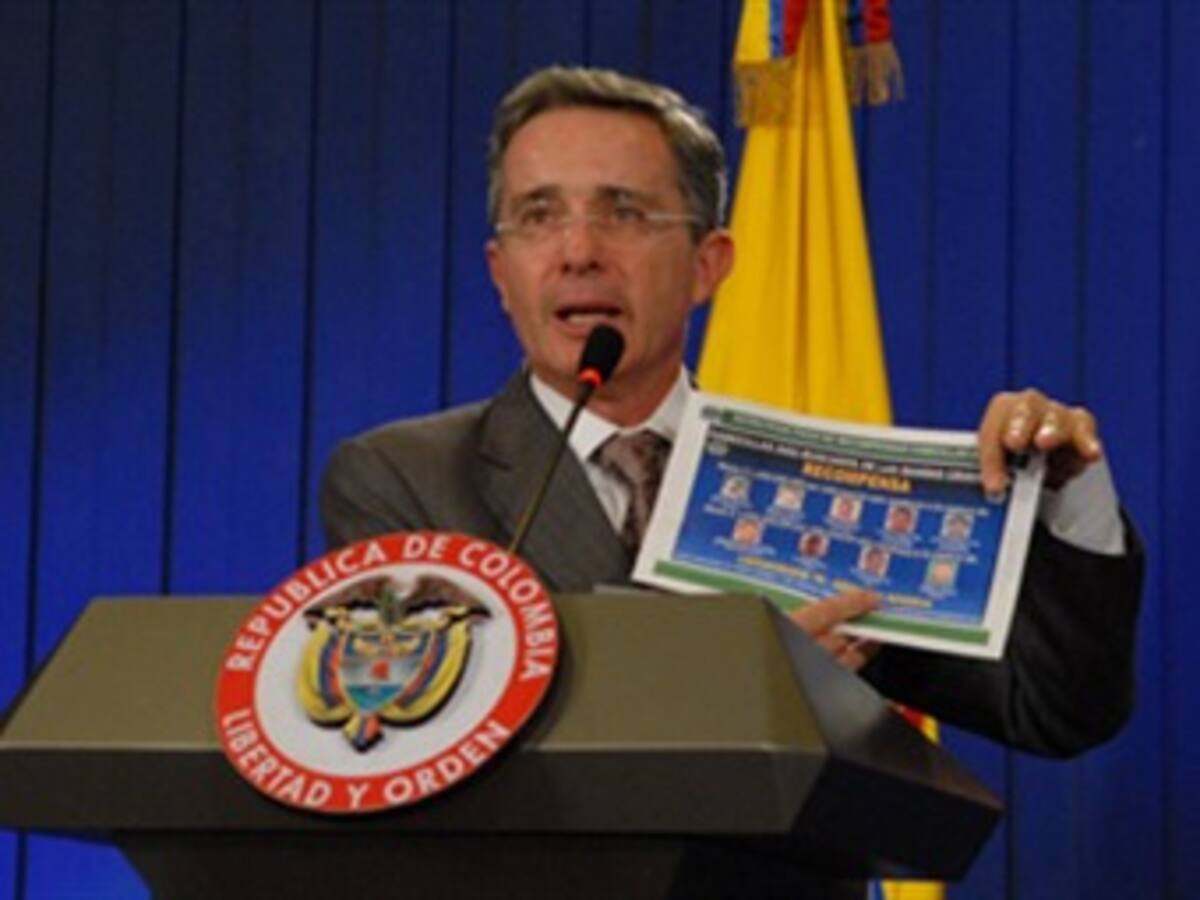 Uribe ofrece recompensas hasta por 5 mil millones por narcotraficantes