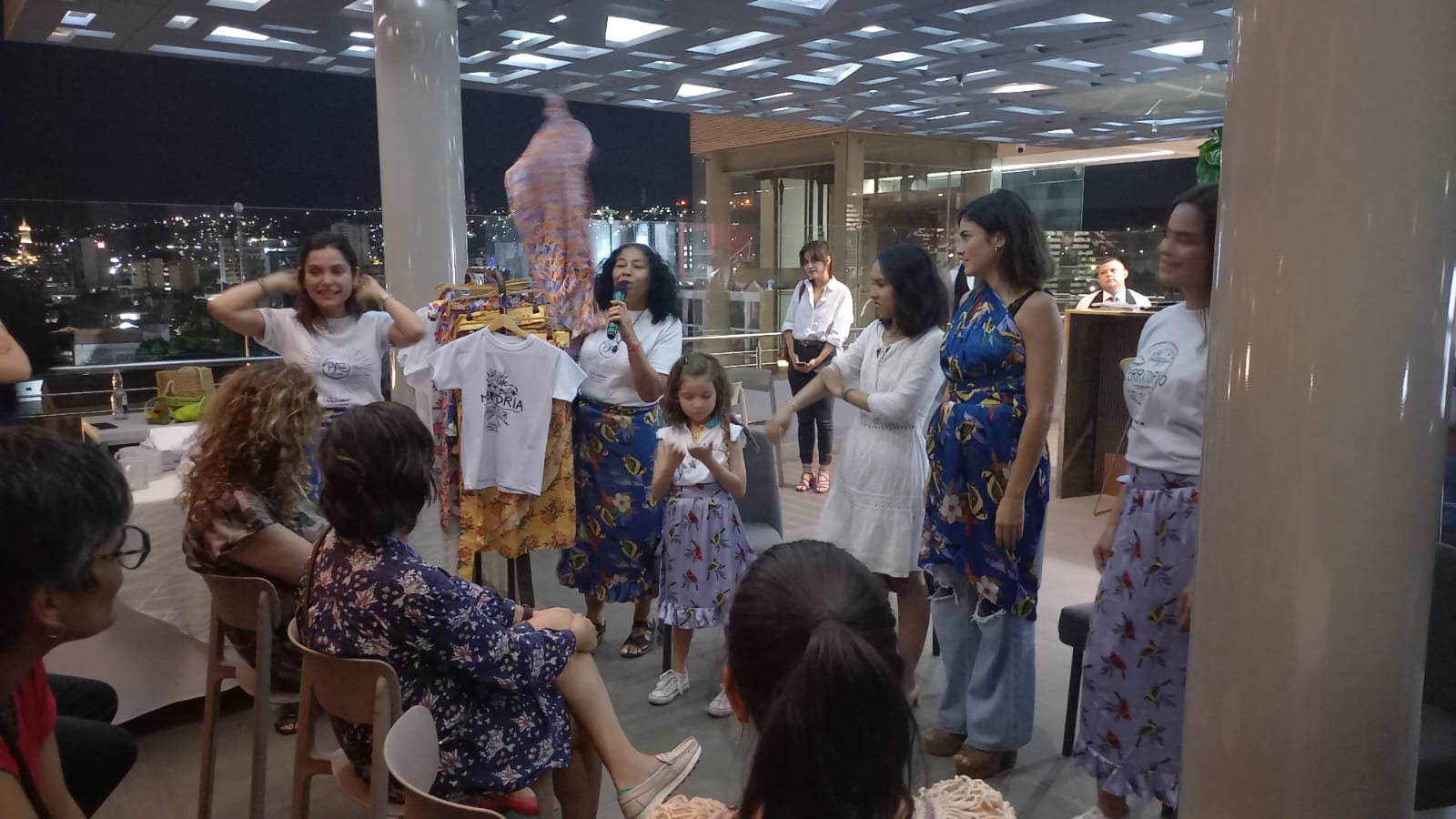 Con desfile dieron a conocer la nueva colección