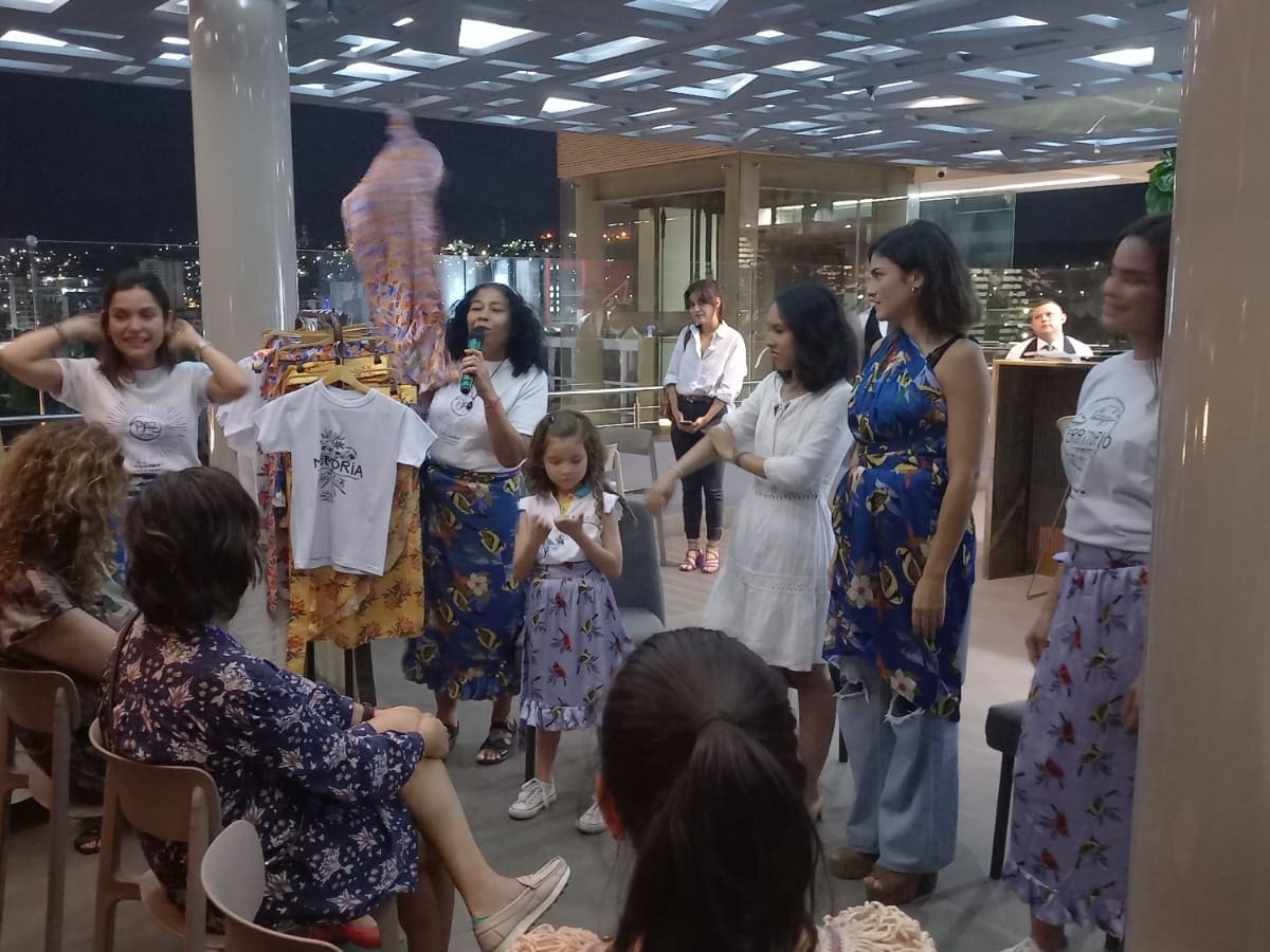 Mujeres excombatientes del Catatumbo le apuestan a la paz por medio de la moda