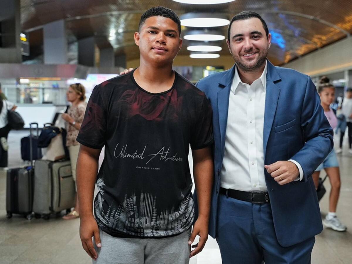 Gobernador entregará una beca a joven promesa del vallenato que cantaba en Transcaribe