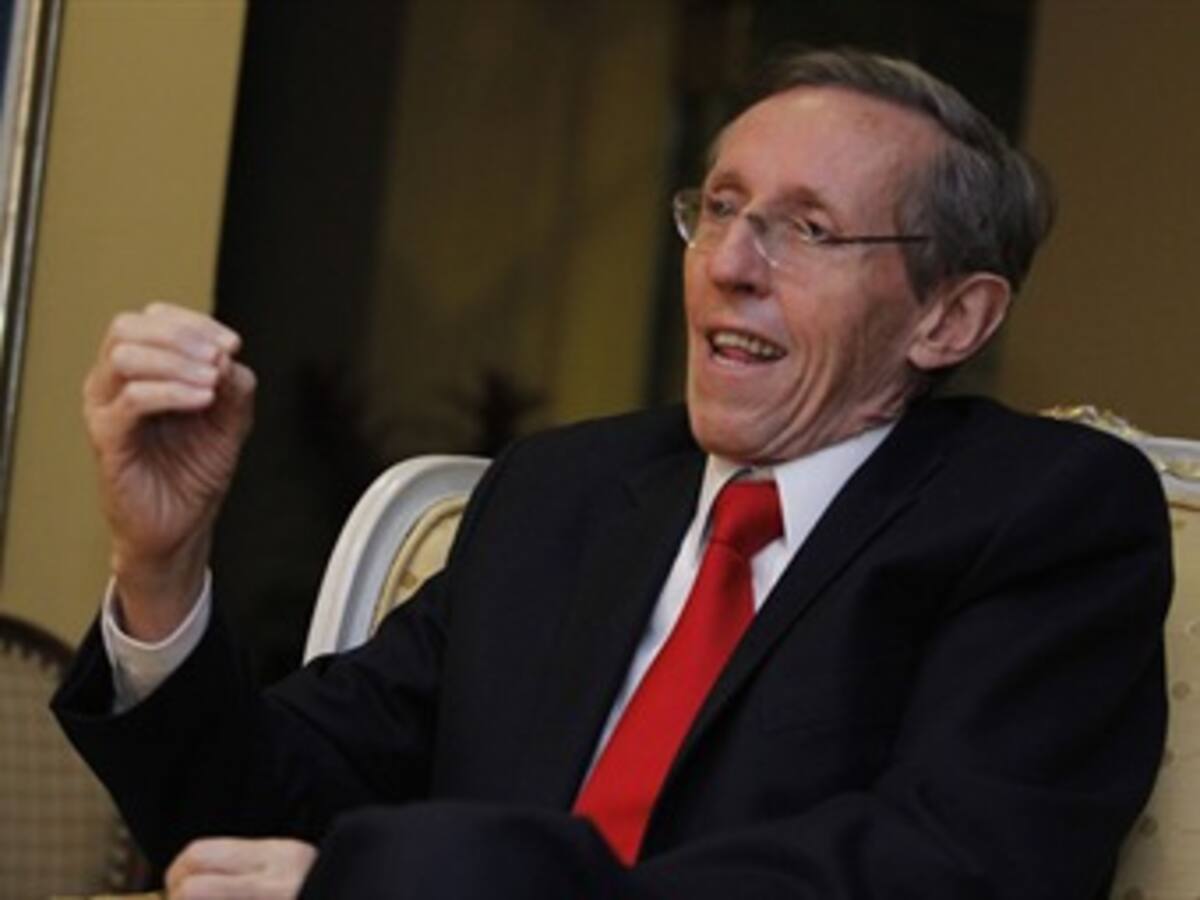 Navarro dice que terna para alcalde encargado es un acto de responsabilidad