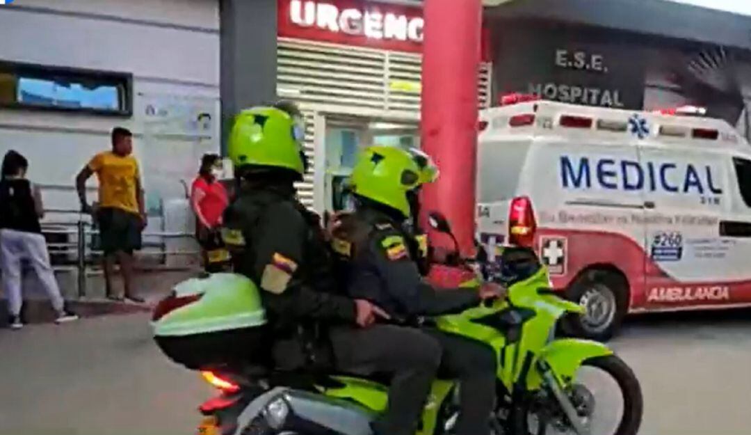 El hecho se registró en el corregimiento de Cascajal, zona rural de Magangué, cuando los dos uniformados se movilizaban en una moto