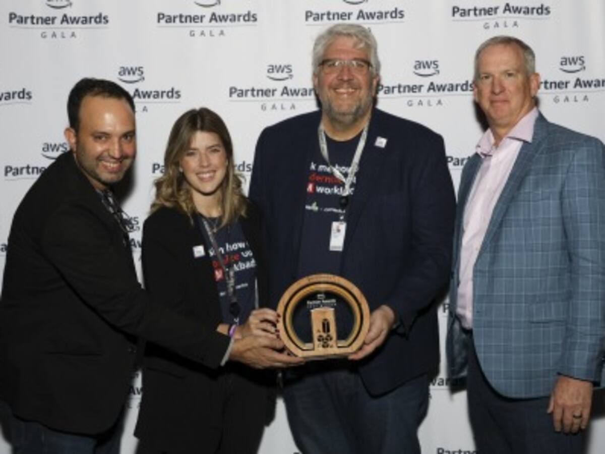 La empresa Escala 24x7 recibe premio de Amazon Web Services