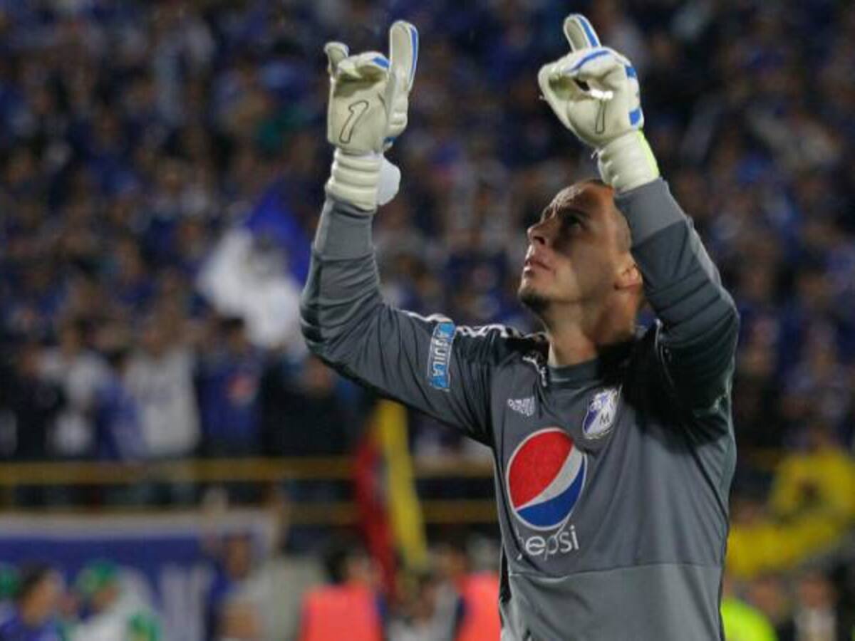 #FuerzaLuchoDelgado: los hinchas no dejan solo al exarquero de Millonarios