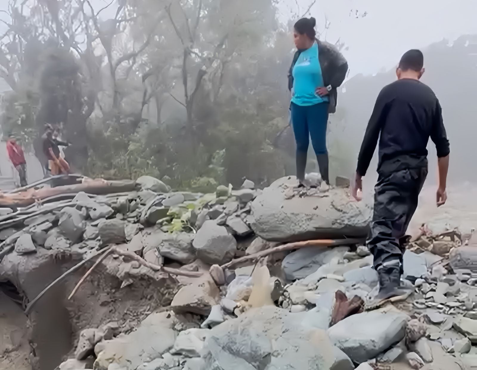 En el municipio requieren una excavadora de oruga de gran capacidad para remover el material que dejó la creciente de una quebrada.