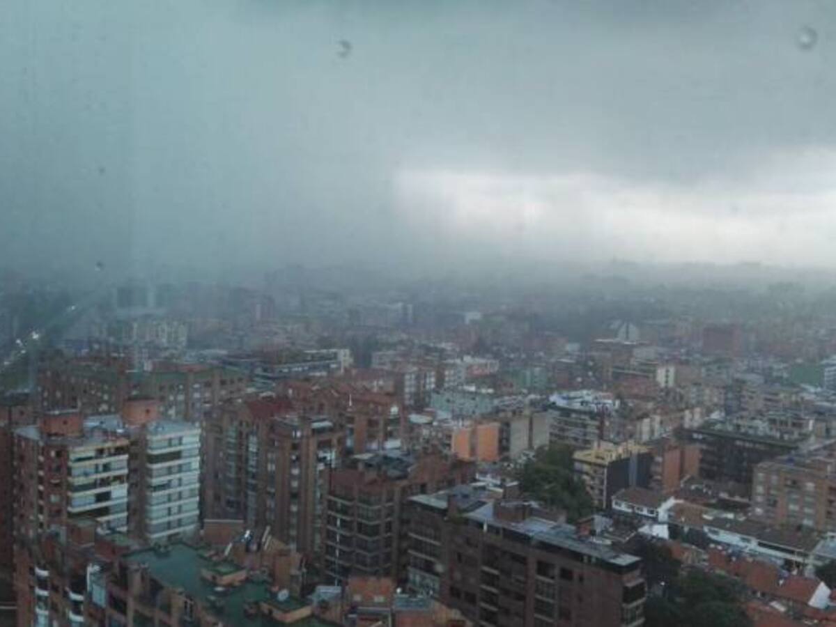 Redes sociales son testigo de fuerte lluvia en Bogotá