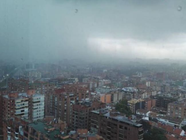Redes sociales son testigo de fuerte lluvia en Bogotá