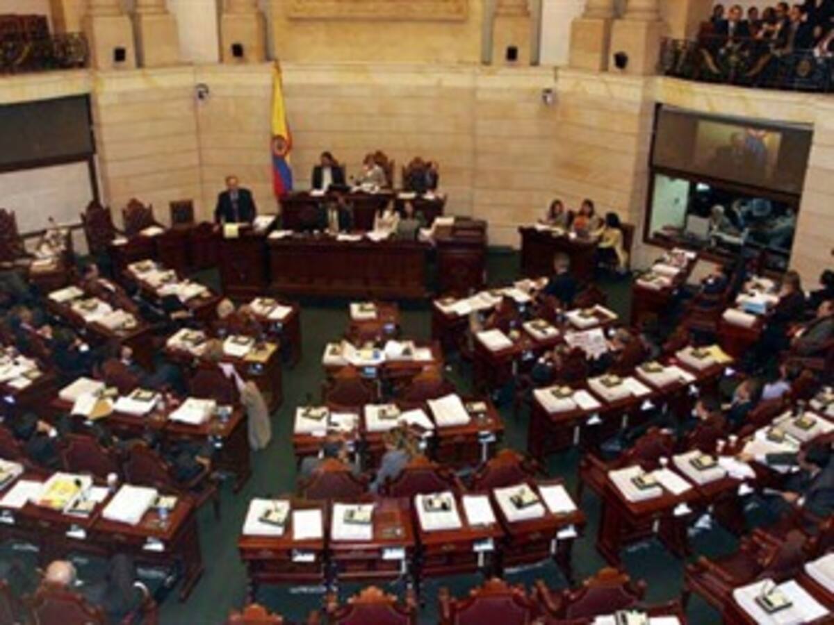 Ministros y altos funcionarios pagarían de sus bolsillos el combustible que utilizan