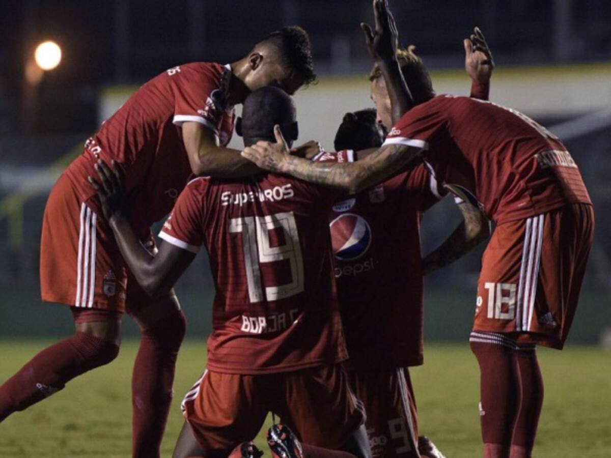 Bejarano guía a América al triunfo en regreso a las copas internacionales